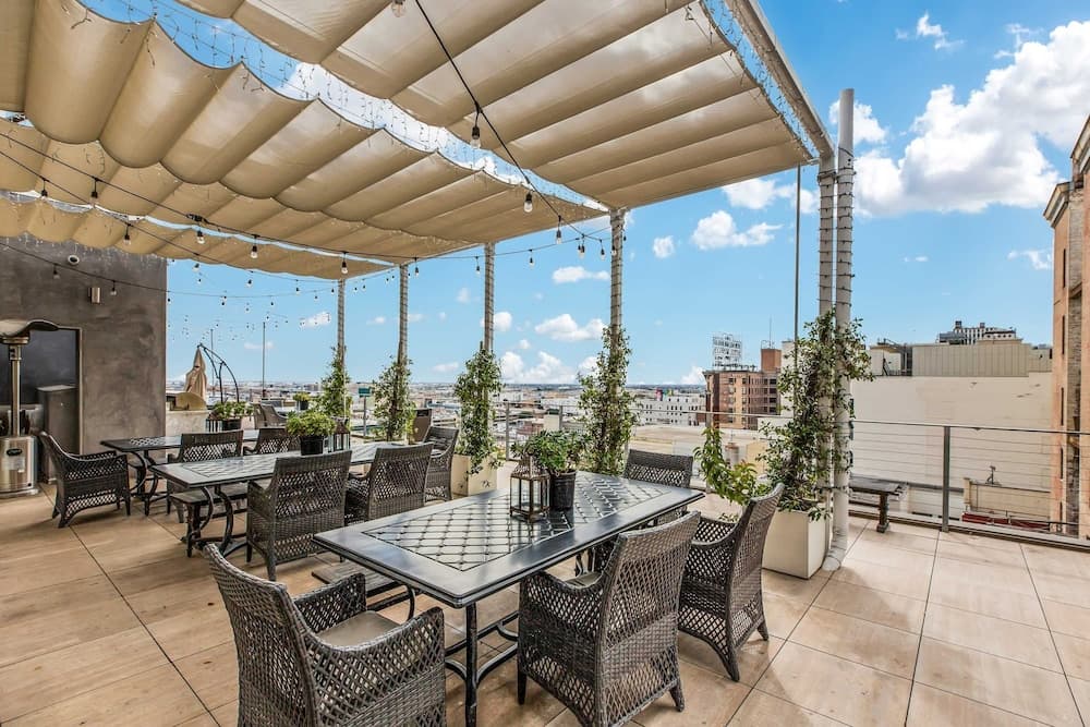 Stylish 2br/2ba At HWH by Oneluxstay featured exterior or lobby in Los Angeles, CA — similar hotel