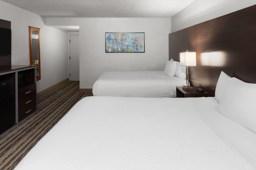 Endeavor Inn & Suites, Trademark Collection by Wyndham gallery photo in Topeka, KS — image 44