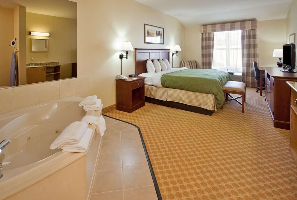 Country Inn & Suites by Radisson, Birch Run-Frankenmuth, MI property views in Birch Run, MI — gallery photo 3