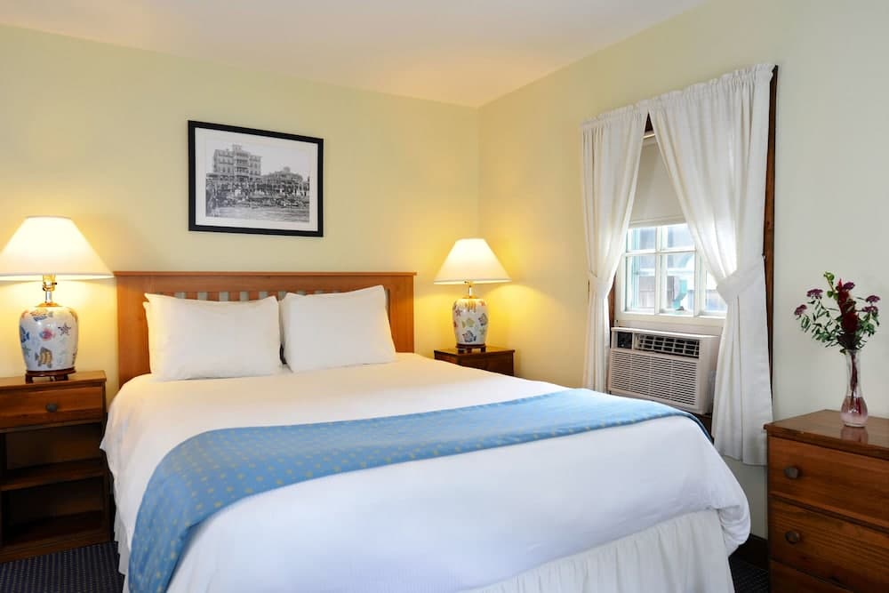 Pequot Hotel gallery photo in Oak Bluffs, MA — image 11
