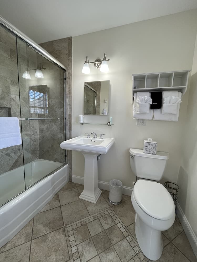 Beach Breeze Inn gallery photo in Falmouth, MA — image 80