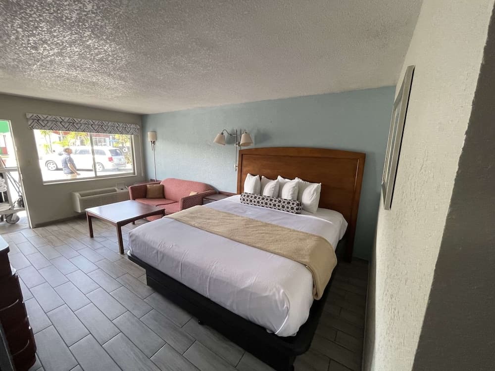Rodeway Inn Lake Wales - Winter Haven property views in Lake Wales, FL — gallery photo 3