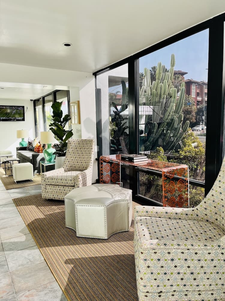 Park Plaza Lodge Hotel property views in Los Angeles, CA — gallery photo 3