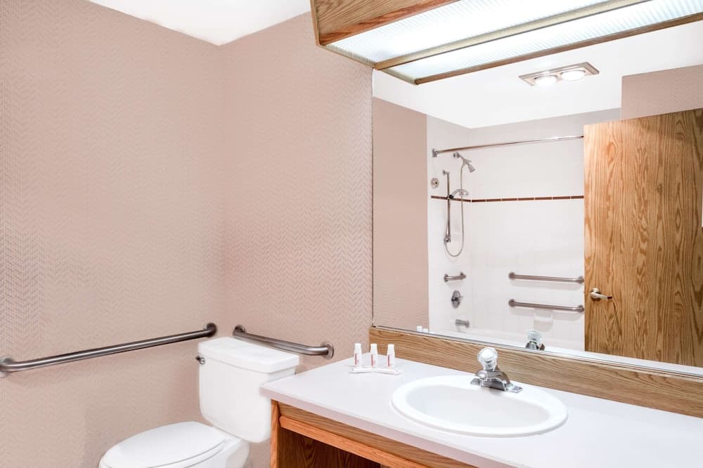 Days Inn & Suites by Wyndham Kanab property views in Kanab, UT — gallery photo 3