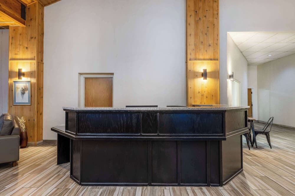 Wingate by Wyndham Butte City Center I-15/I-90 interior in Butte, MT — gallery photo 2
