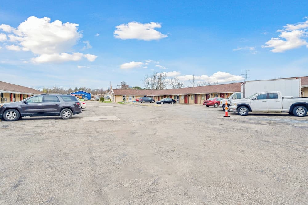 Flint Motel by OYO MI Near I-475 gallery photo in Flint, MI — image 28