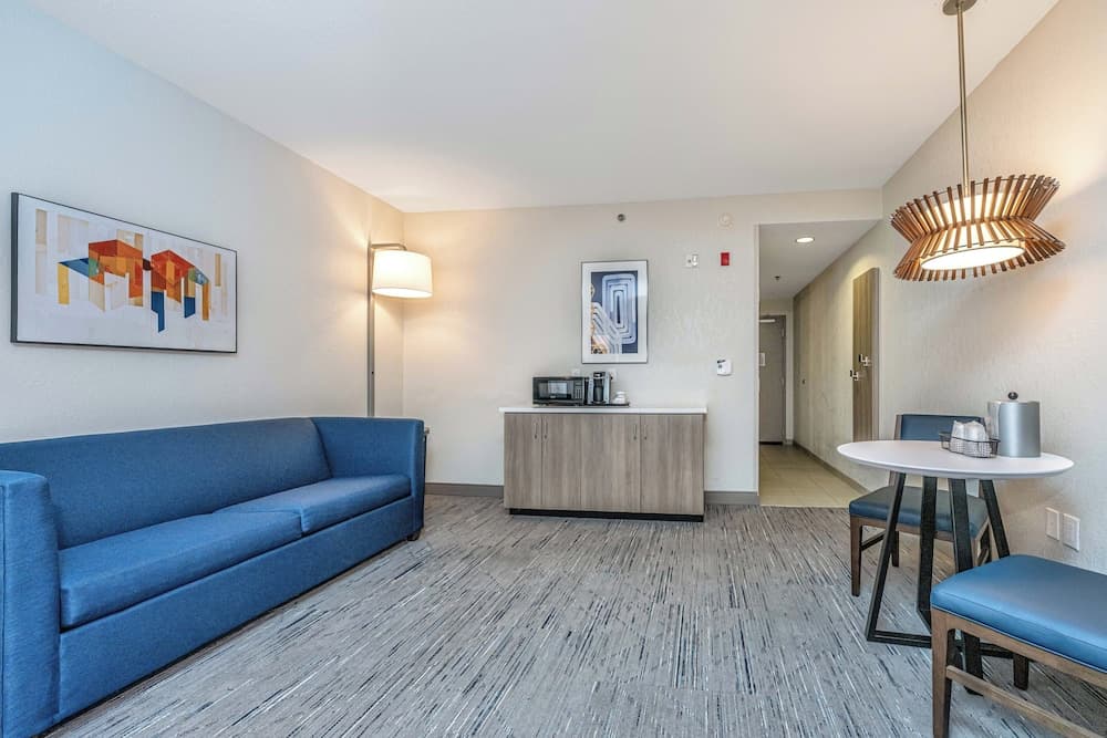 Holiday Inn Express & Suites Charleston Arpt-Conv Ctr Area gallery photo in North Charleston, SC — image 38