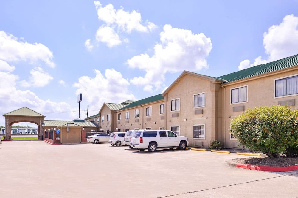 Quality Inn & Suites Beaumont gallery photo in Beaumont, TX — image 17