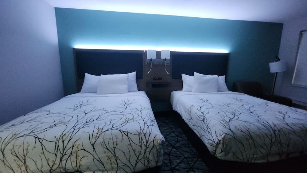 Baymont By Wyndham South Bend interior in South Bend, IN — gallery photo 2