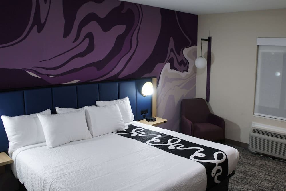 La Quinta Inn & Suites by Wyndham Memphis East featured exterior or lobby in Memphis, TN — similar hotel