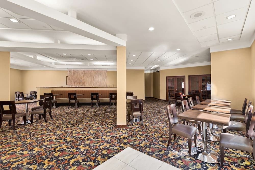 Hotel RL Cleveland Airport West featured exterior or lobby in North Olmsted, OH — similar hotel