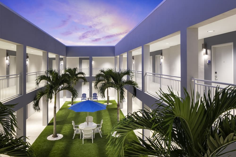 Star Suites: An Extended Stay Hotel interior in Vero Beach, FL — gallery photo 2