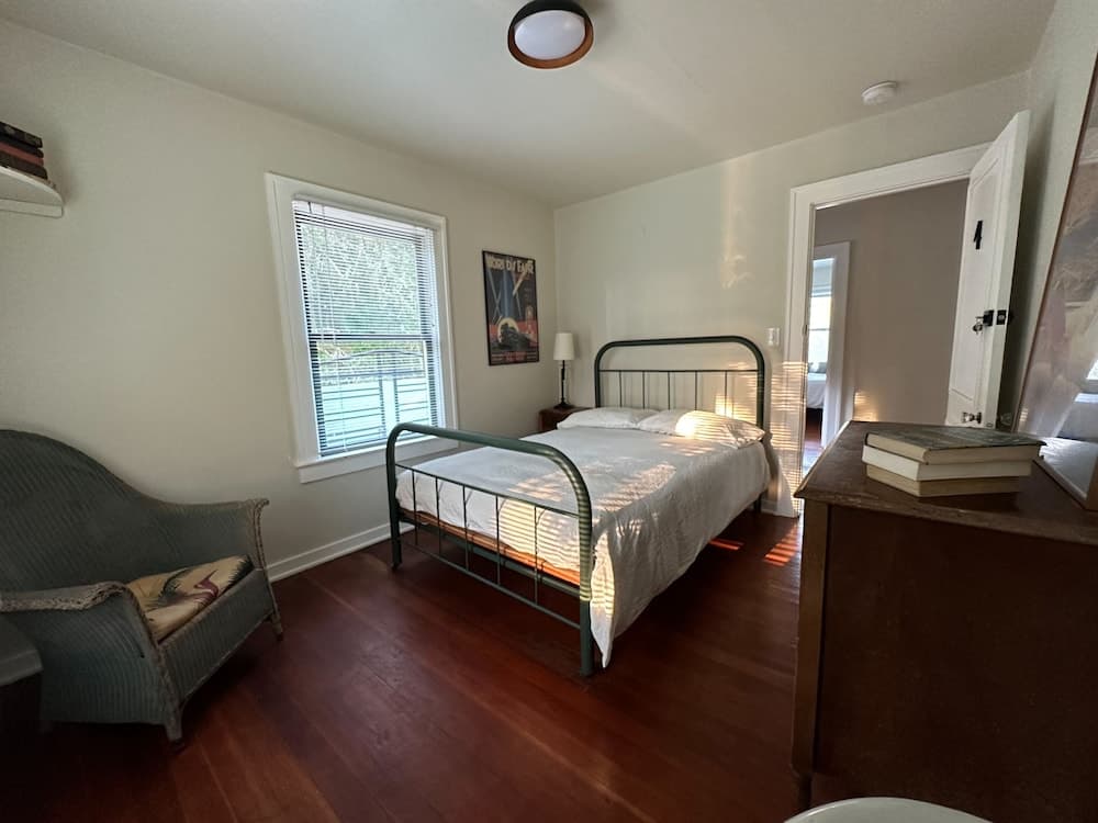 Moby Dick Hotel interior in Ocean Park, WA — gallery photo 2