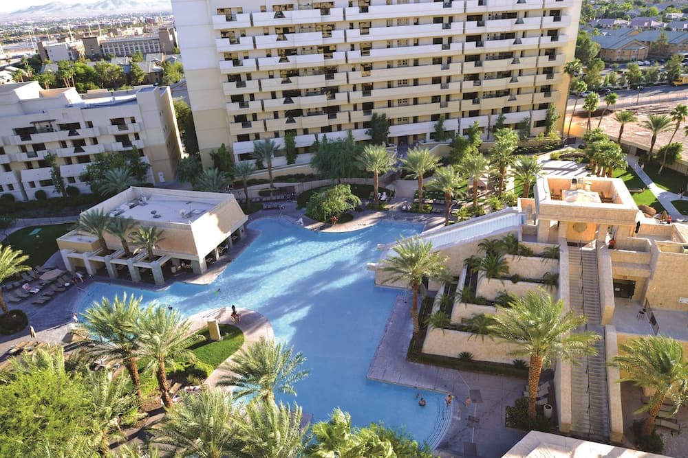 Hilton Vacation Club Cancun Resort Las Vegas featured exterior or lobby in Las Vegas, NV — similar hotel
