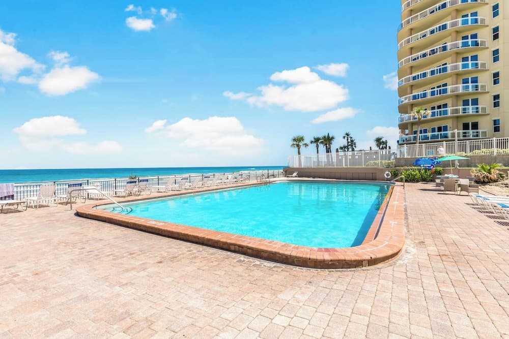 Oceanside Inn Studios by Brightwild — hotel in Daytona Beach Shores, Florida