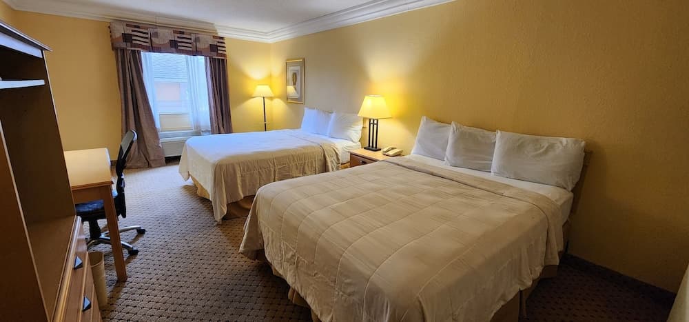 Super 8 by Wyndham Temple I-35 interior in Temple, TX — gallery photo 2