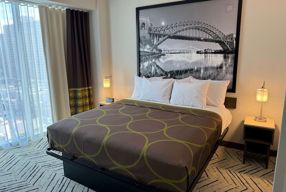 Super 8 By Wyndham Bronx Near Stadium property views in Bronx, NY — gallery photo 3