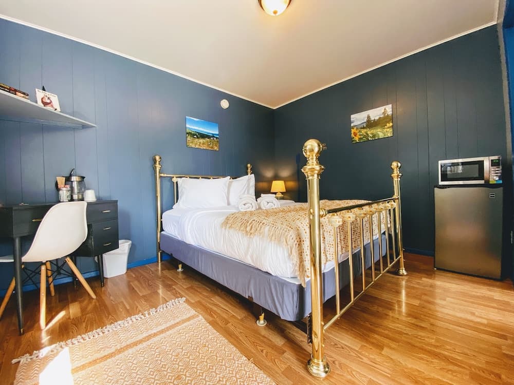 Flathead Lake Resort interior in Bigfork, MT — gallery photo 2