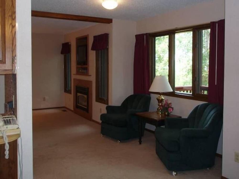Marina Bay interior in Pequot Lakes, MN — gallery photo 2