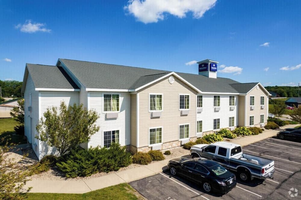 The Evansville Inn featured exterior or lobby in Evansville, WI — similar hotel