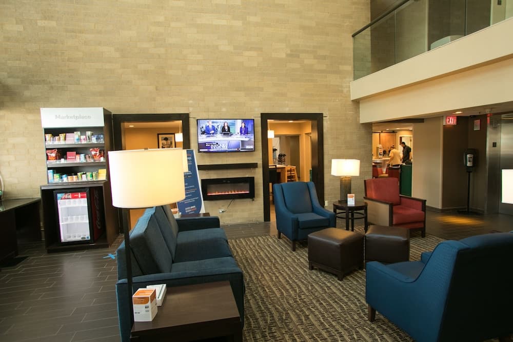 Comfort Suites Oakbrook Terrace near Oakbrook Center interior in Villa Park, IL — gallery photo 2
