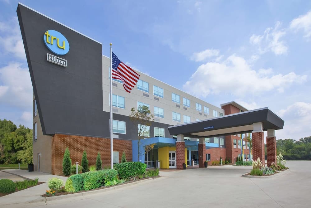 Tru by Hilton Jackson, MI featured exterior or lobby in Jackson, MI — similar hotel