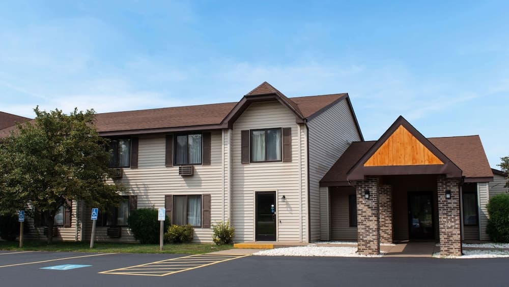 Magnuson Hotel Country Inn featured exterior or lobby in Ishpeming, MI — similar hotel