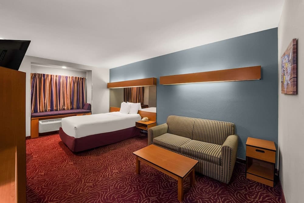 Econo Lodge Inn & Suites Mesquite - Dallas East gallery photo in Mesquite, TX — image 18
