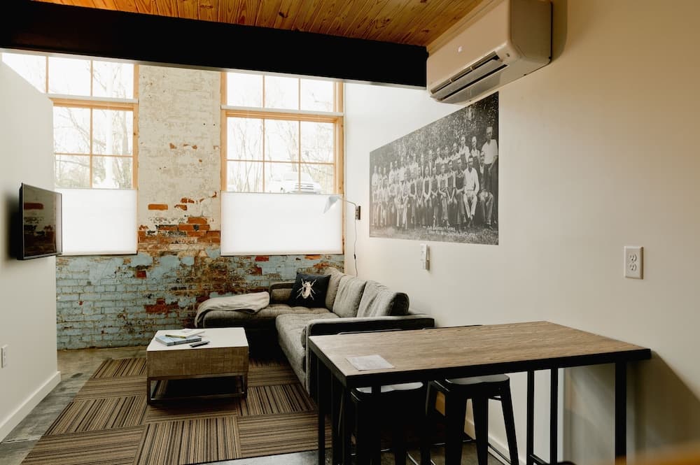 Loom Room Retreat featured exterior or lobby in Dalton, GA — similar hotel