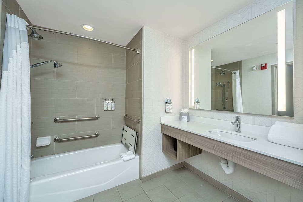 Holiday Inn Express & Suites Charleston Arpt-Conv Ctr Area gallery photo in North Charleston, SC — image 40