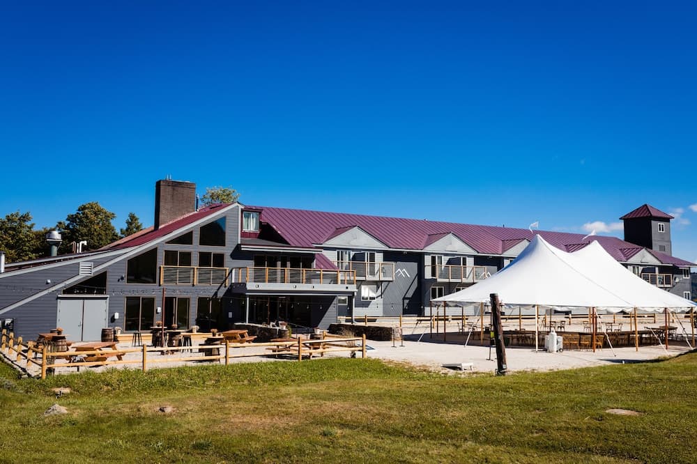 The Mountain Inn at Killington featured exterior or lobby in Killington, VT — similar hotel