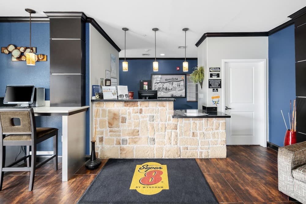 Super 8 by Wyndham Mansfield LA interior in Mansfield, LA — gallery photo 2