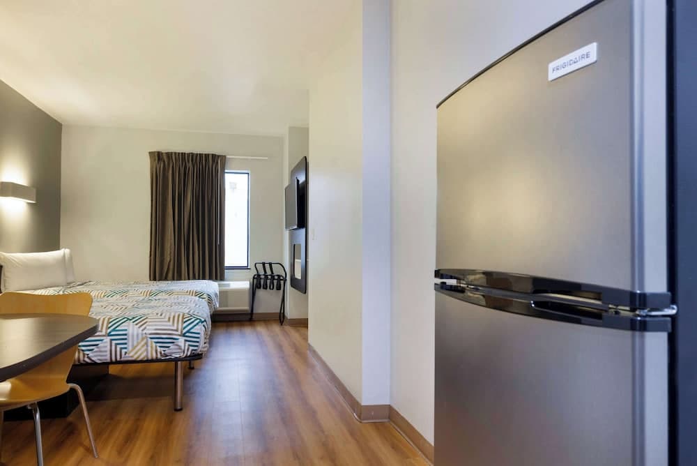 Studio 6 Suites Texas City, Tx – I-45 South property views in Texas City, TX — gallery photo 3