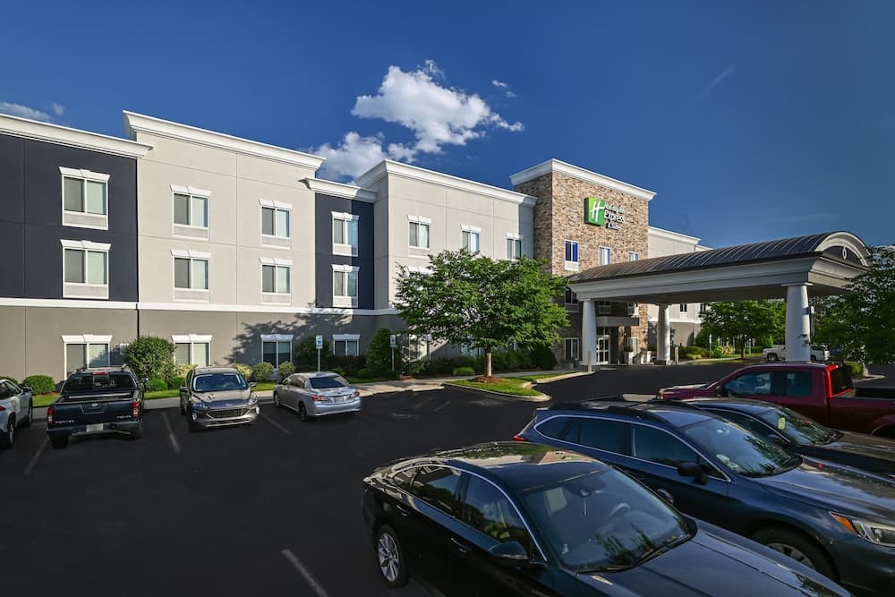 Holiday Inn Express & Suites Charlotte Southeast - Matthews by IHG — hotel in Matthews, North Carolina