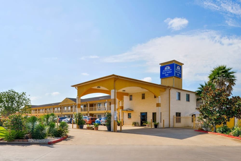 Americas Best Value Inn & Suites Waller Prairie View — hotel in Waller, Texas
