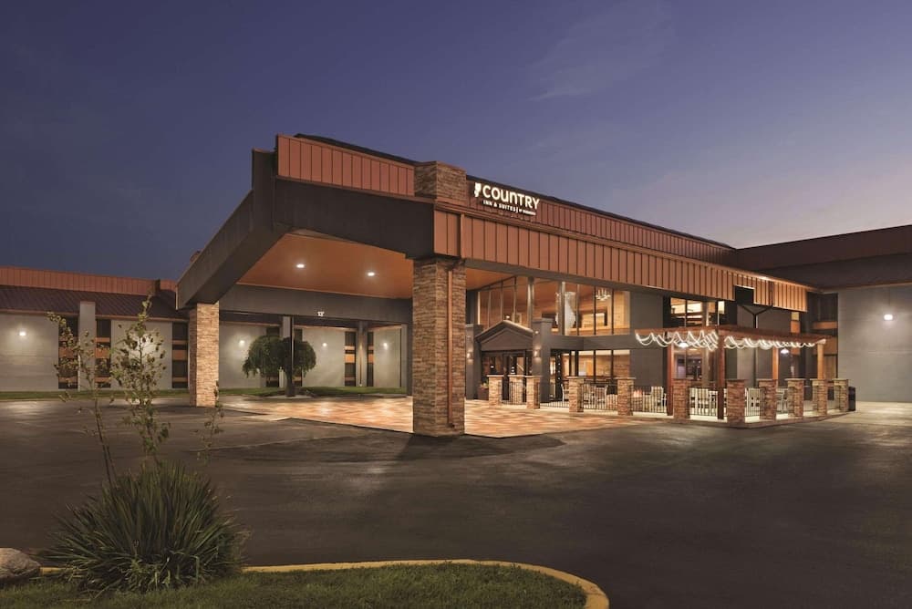 Country Inn & Suites by Radisson Indianapolis East featured exterior or lobby in Indianapolis, IN — similar hotel