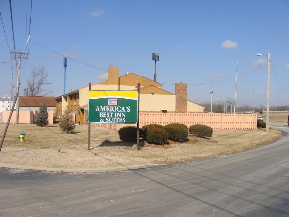 Days Inn & Suites by Wyndham Caseyville — hotel in Caseyville, Illinois