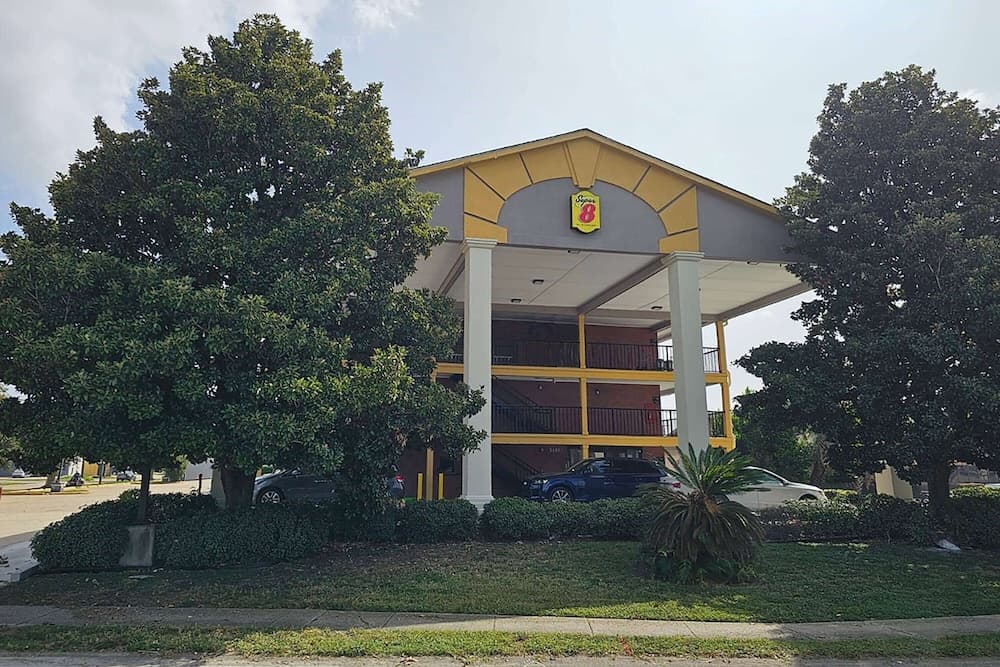 Super 8 by Wyndham Metairie gallery photo in Metairie, LA — image 7