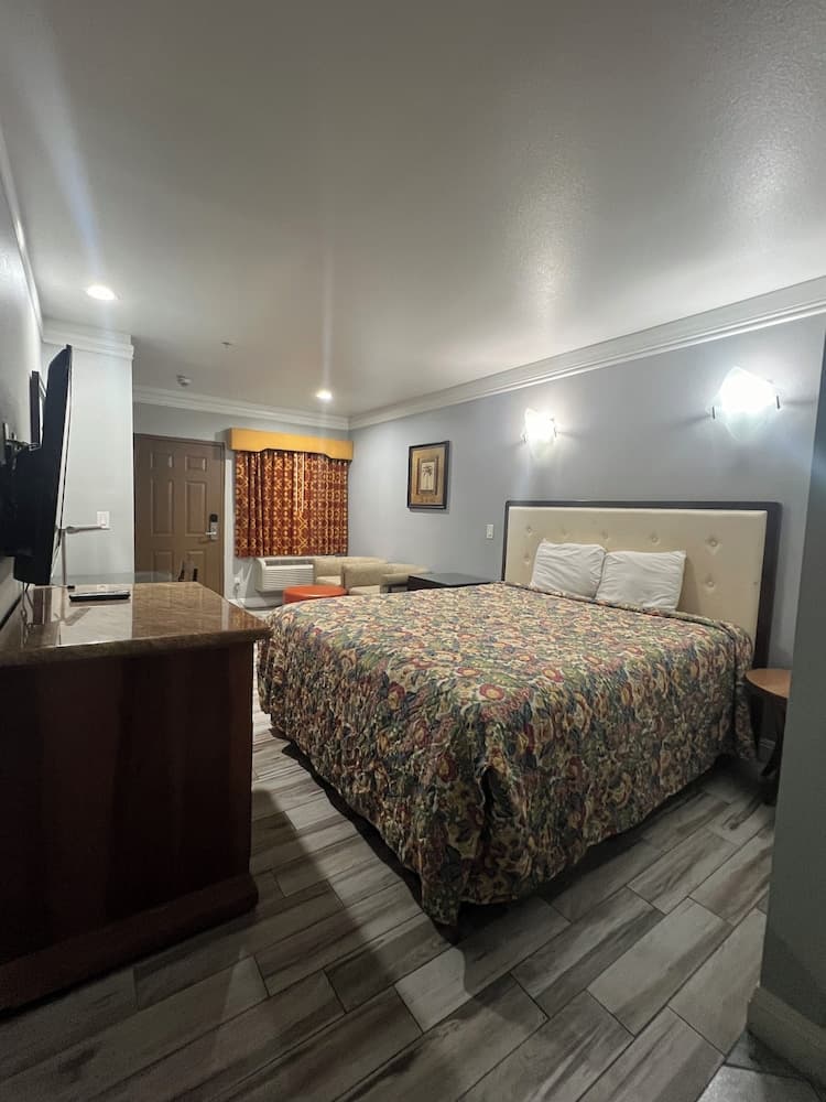 Amber Motel gallery photo in Inglewood, CA — image 6