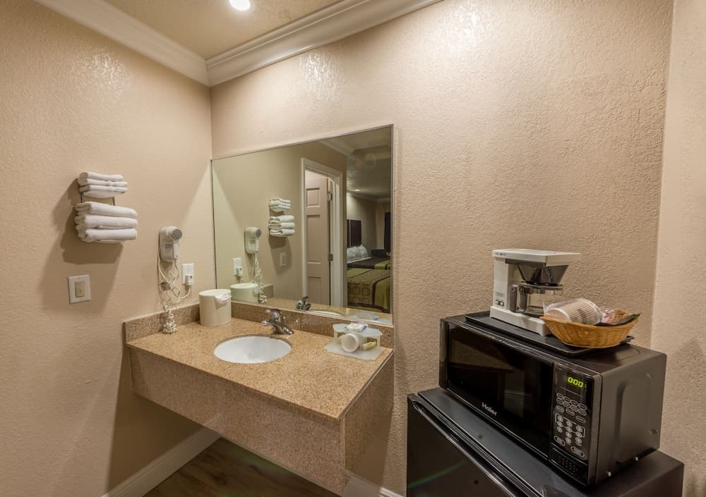 Edgewater Inn Reedley gallery photo in Reedley, CA — image 23