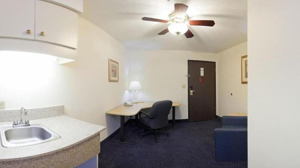 Holiday Inn Express Fayetteville- Univ of AR Area by IHG gallery photo in Fayetteville, AR — image 13