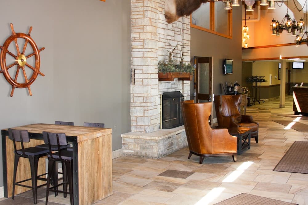 Barker's Island Inn Resort interior in Superior, WI — gallery photo 2