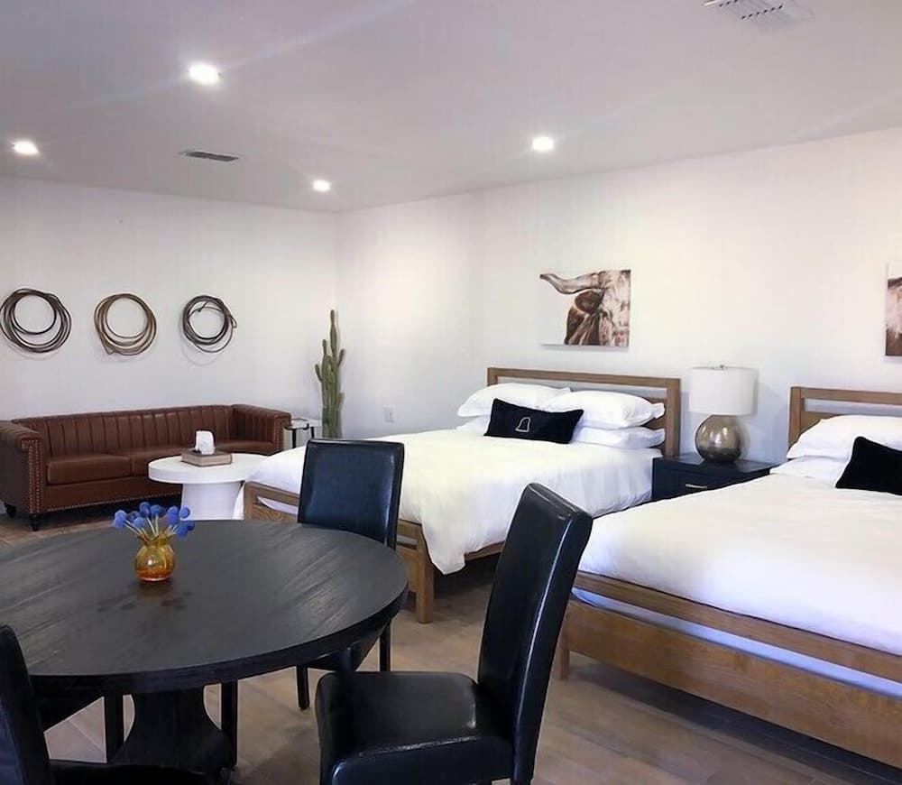 Bell Mare Hotel property views in Breckenridge, TX — gallery photo 3