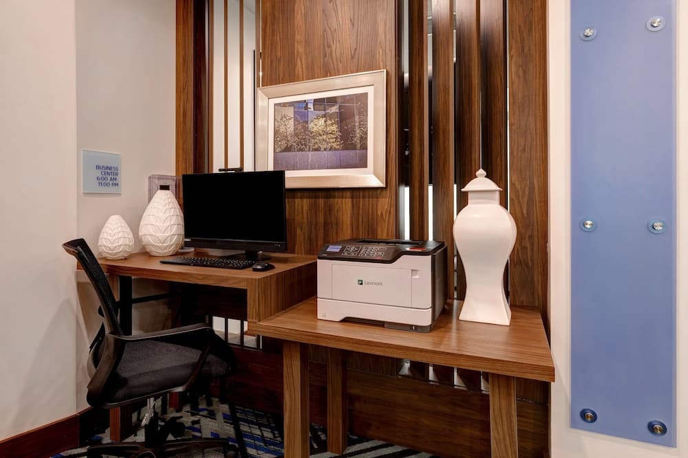 Holiday Inn Express & Suites Detroit Dearborn by IHG gallery photo in Dearborn, MI — image 58