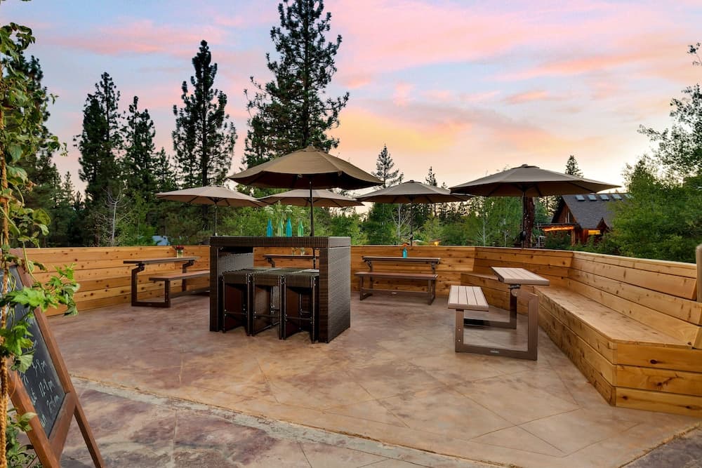 Chalet View Lodge interior in Portola, CA — gallery photo 2
