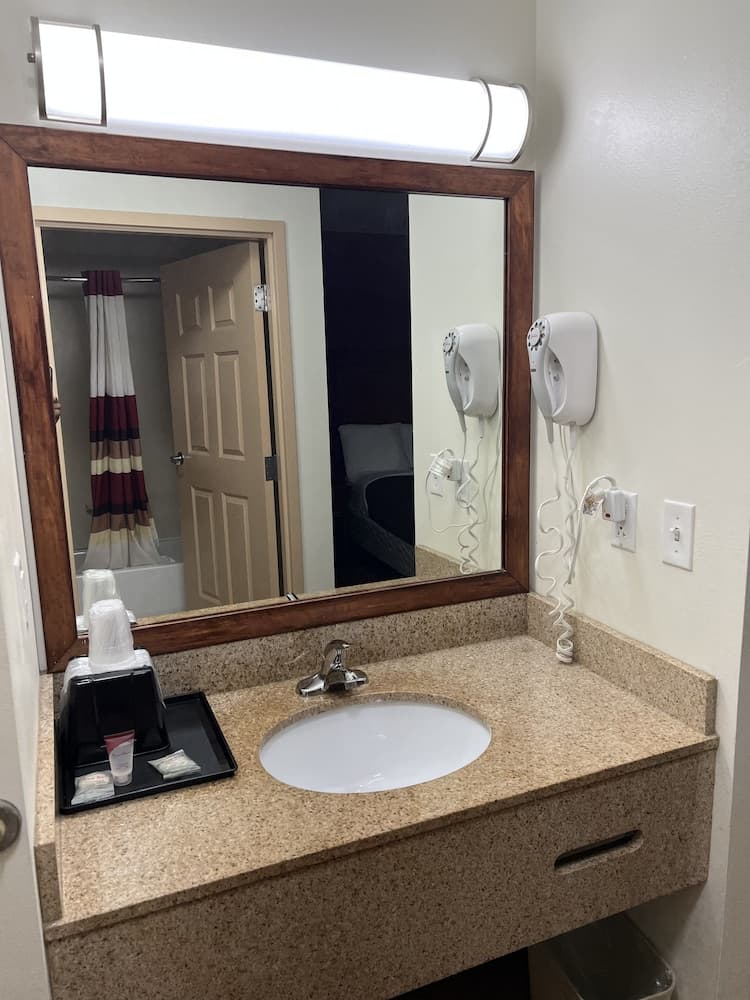 Red Roof Inn & Suites Houma gallery photo in Houma, LA — image 5