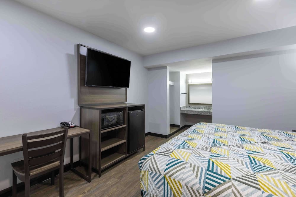 Motel 6 Hickory, NC interior in Hickory, NC — gallery photo 2