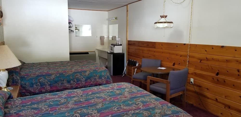 Springcreek Inn interior in Hill City, SD — gallery photo 2