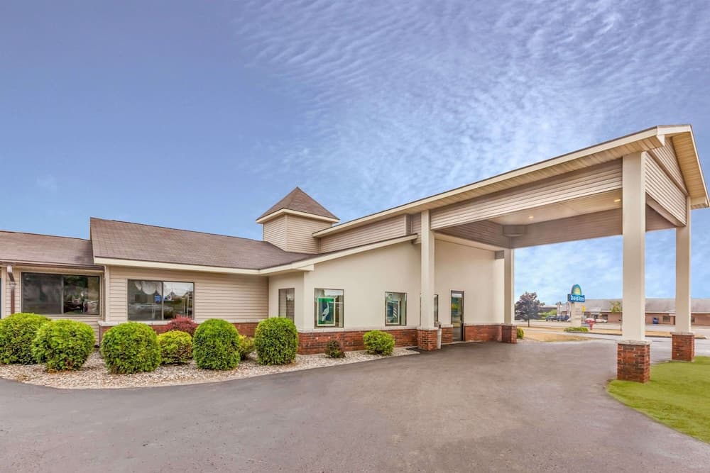 Days Inn by Wyndham Alpena featured exterior or lobby in Alpena, MI — similar hotel