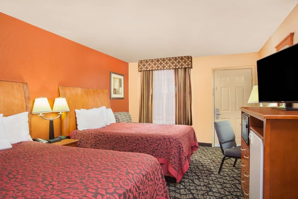 Days Inn by Wyndham Centerville property views in Centerville, TX — gallery photo 3